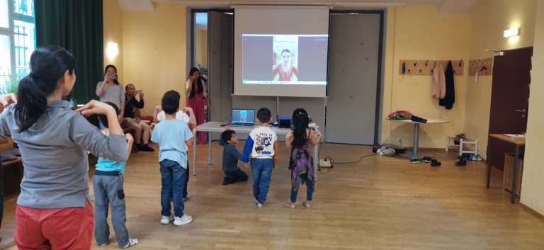 Xinjiang Tanz Onlinekurs 新疆舞网课 和新疆侨联、新疆师范大学联合承办"亲情中华 为你讲故事”网上营课程