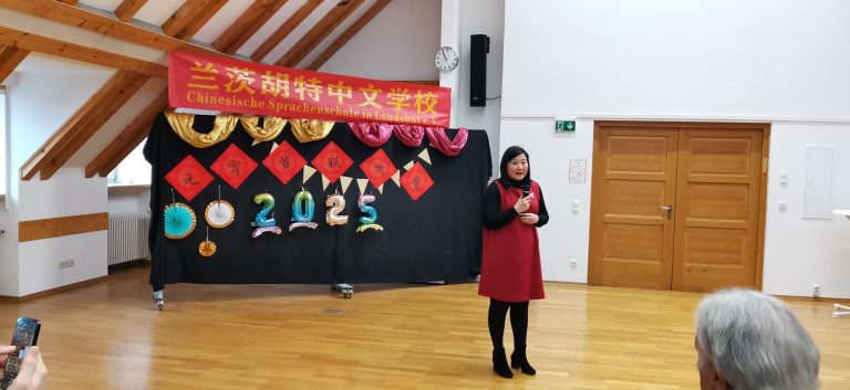 Rede von Schulleiterin Fr. Vanessa Zhou 周校长致辞